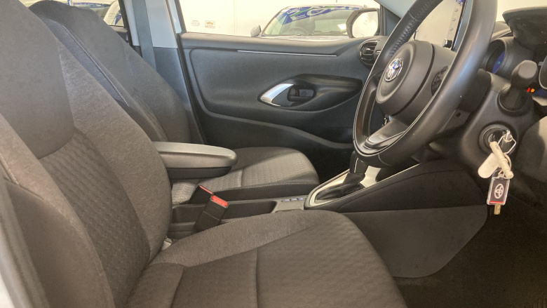 Toyota Yaris 1.5 Hybrid Design 5dr CVT Hybrid Hatchback